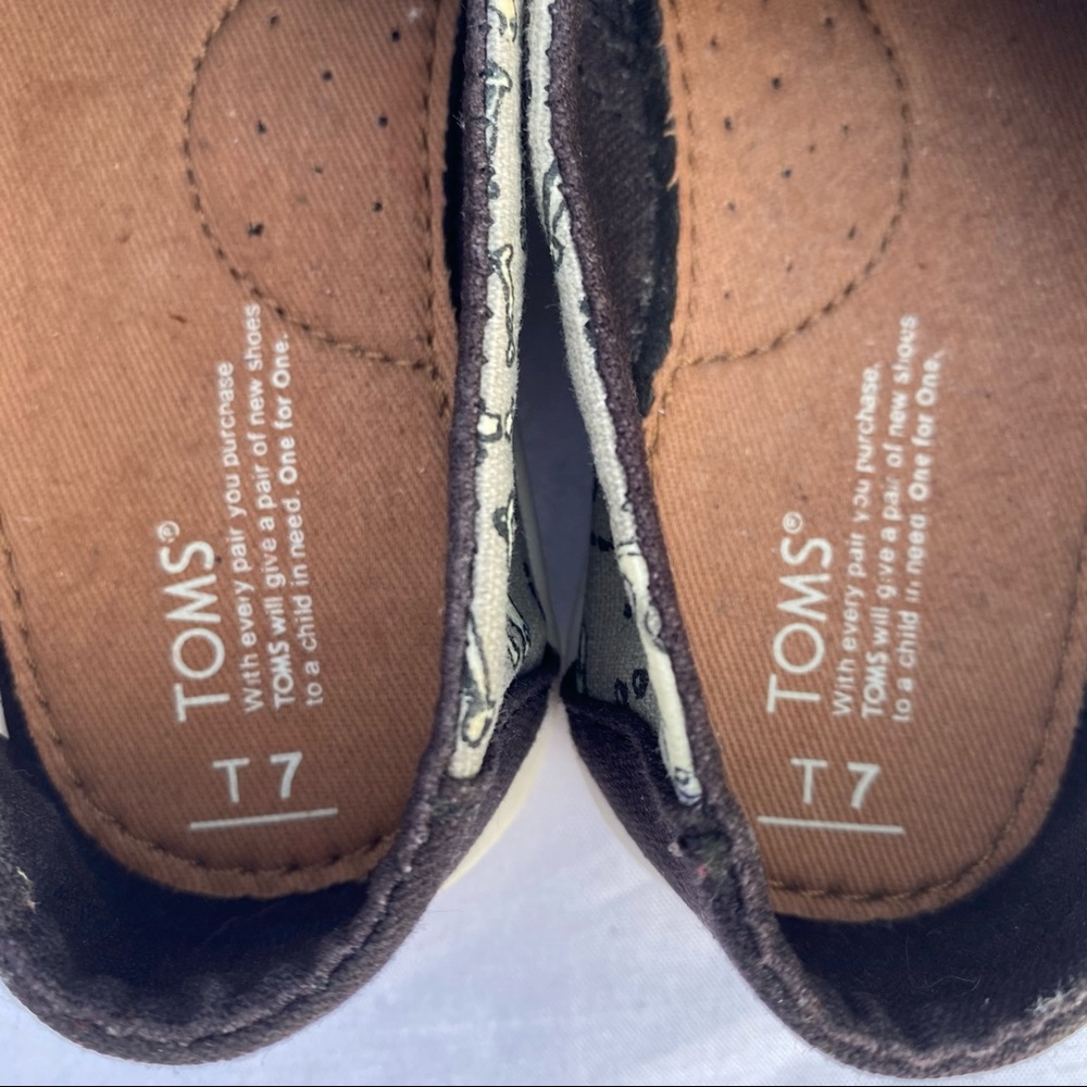 Toms - Picture 4 of 8